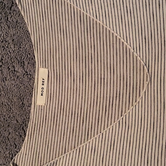 Mod Ref, loose v neck long sleeve top - Picture 3 of 4